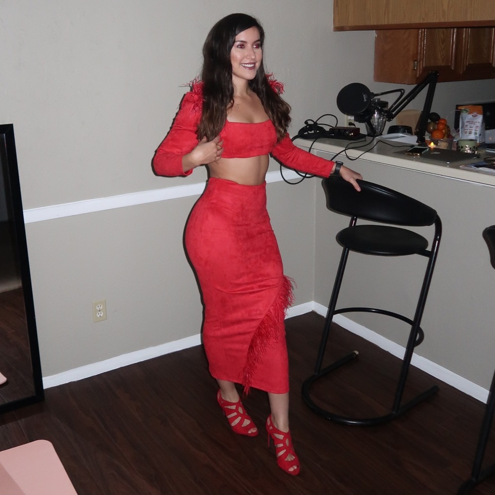 2 piece Red Fancy set - Picture 4 of 4